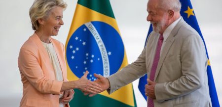 Presidente da Comissão Europeia reúne-se com presidente Lula em Brasília