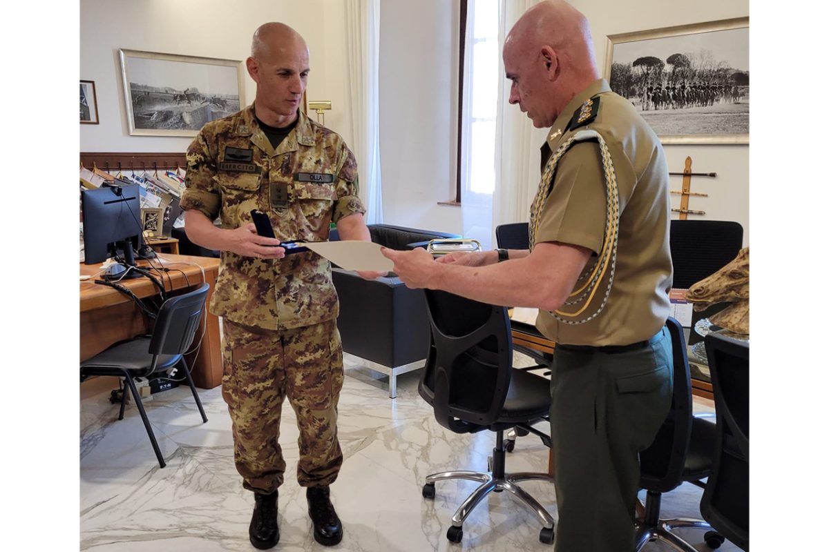 Adido do Exército Junto à Embaixada do Brasil na Itália Recebe Condecoração
