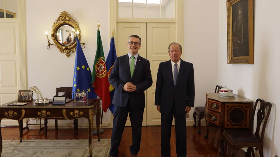 Representante da República recebe Embaixador da Irlanda em Portugal