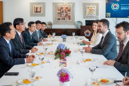 Governador apresenta, ao embaixador da Coreia do Sul, potenciais do Estado para investimento em semicondutores