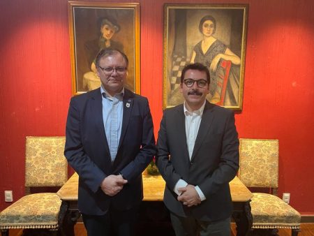 Embaixador do Chile se reúne com reitor da Universidade chilena de Valparaíso