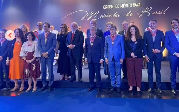 Embaixador de Portugal é condecorado com a Ordem de Mérito Naval grau Grande Oficial