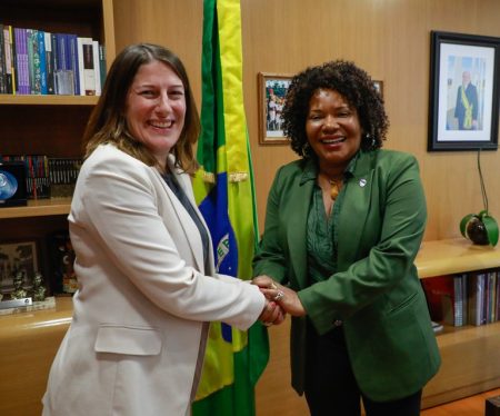 Ministra da Cultura se reúne com a embaixadora do Reino Unido