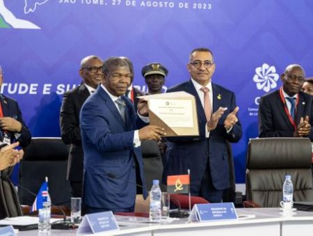 Presidente da Angola recebe “Prêmio José Aparecido de Oliveira”