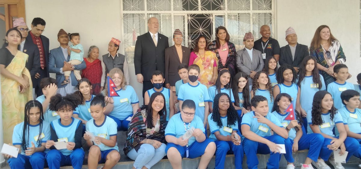 Embaixador do Nepal recebe estudantes do GDF