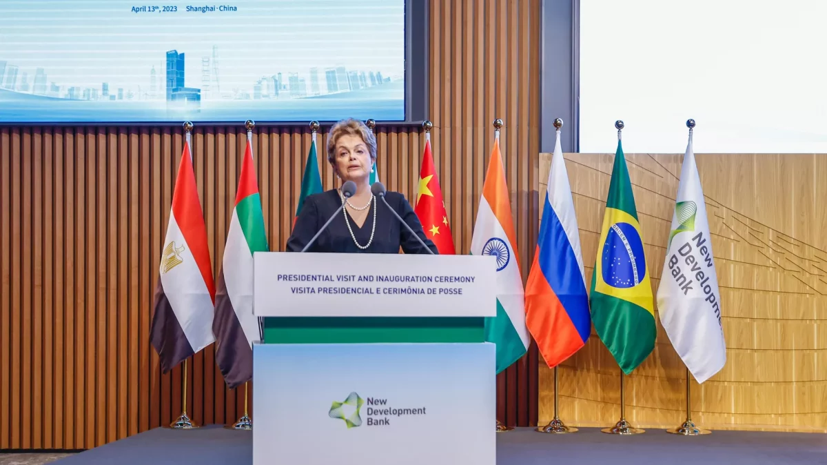 Brasil receberá US$ 1 bi em empréstimo do Banco do BRICS para financiar micro e pequenas empresas