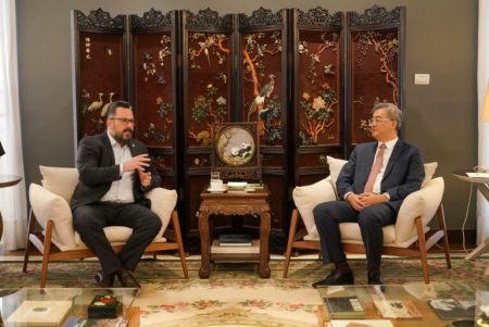 Embaixador da China debate sobre corredor interoceânico e bioeconomia com Governo do Acre