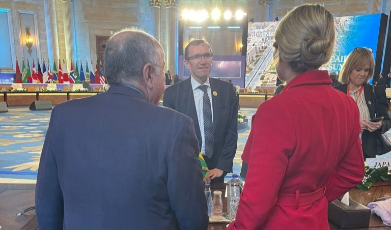 Chanceler Mauro Vieira manteve agenda intensa durante Cúpula da Paz no Cairo