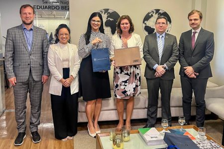 Embaixadora da República Tcheca é recebida pela FIEC