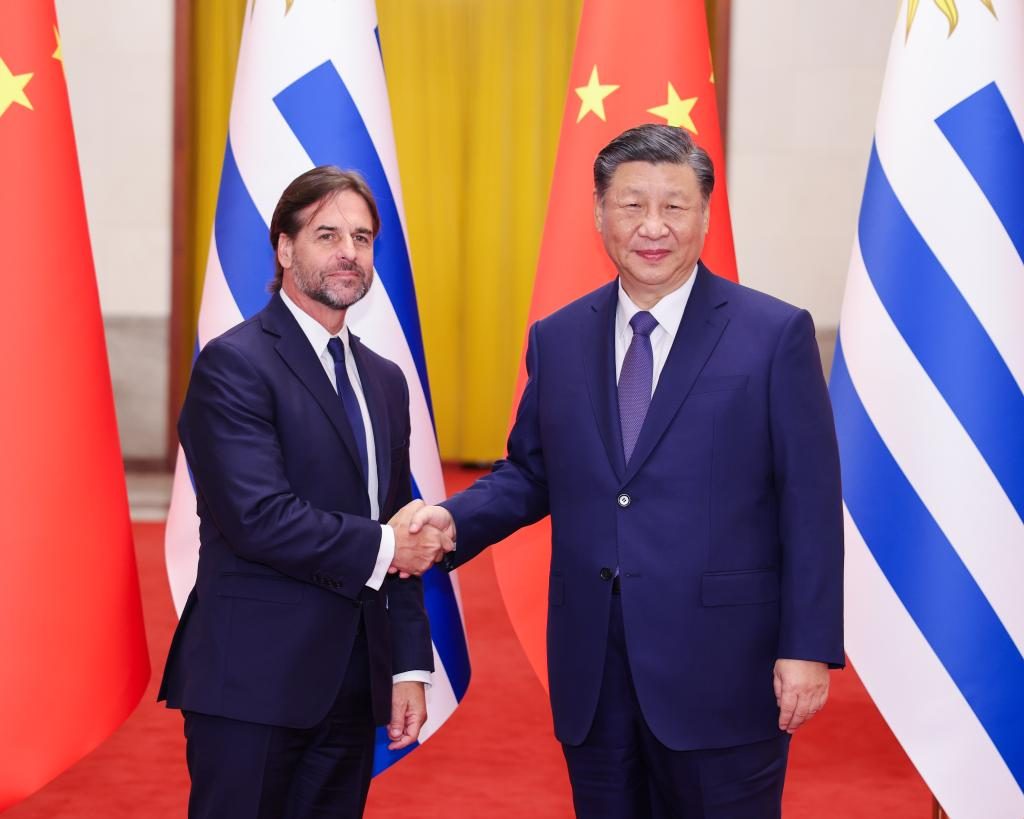 Xi e presidente uruguaio realizam conversações e elevam os laços para parceria estratégica abrangente