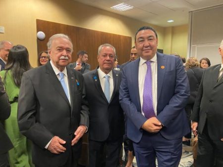 Embaixador do Cazaquistão participa da cerimônia de posse do novo Presidente da CNI