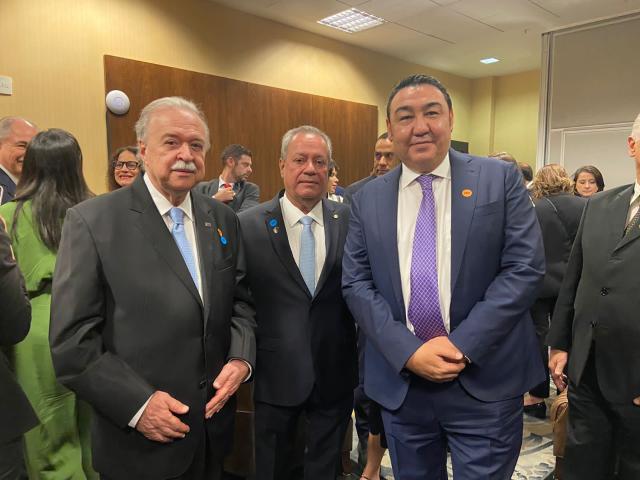 Embaixador do Cazaquistão participa da cerimônia de posse do novo Presidente da CNI