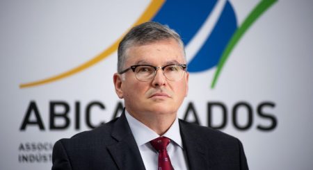 Feira de calçados atrai compradores de quatro países árabes