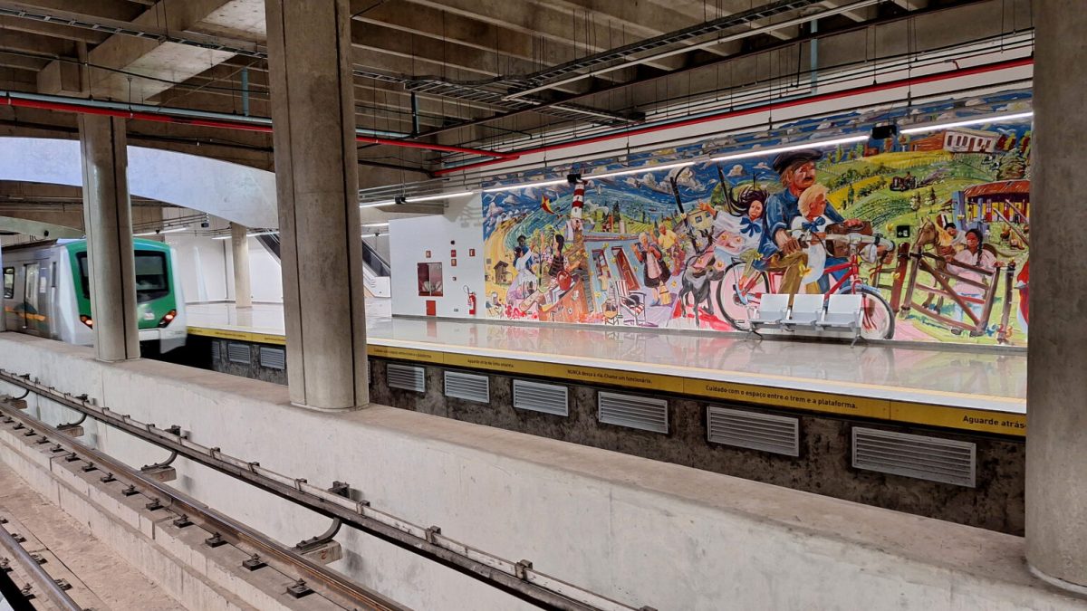 Pintura na estação 106 Sul celebra o Uruguai