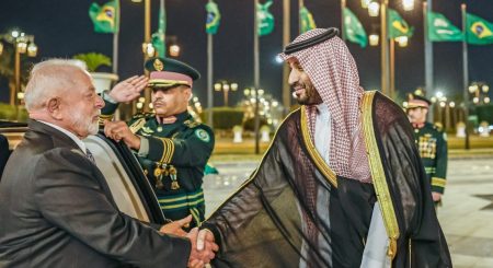 Presidente Lula se reúne com Mohammed bin Salman em Riad