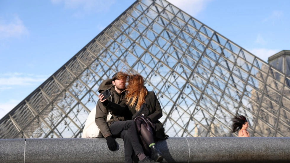 Museu do Louvre tem aumento do número de visitantes, mas não supera níveis pré-pandemia
