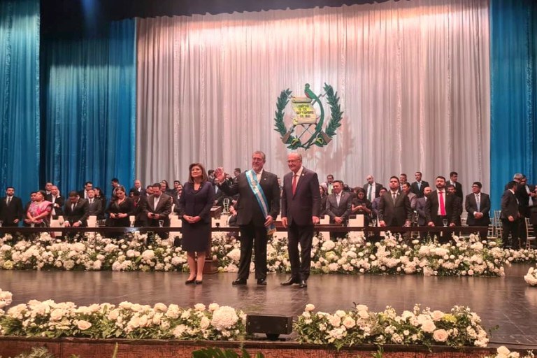 Bernardo Arévalo assume presidência da Guatemala