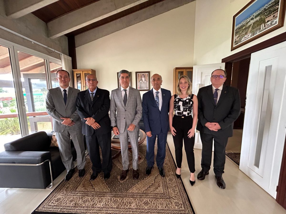 Embaixador de Omã discute possibilidades de cooperação e investimentos com o Brasil
