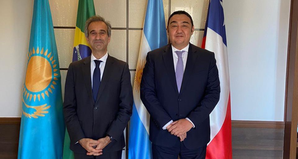 Embaixador do Cazaquistão se reúne com Vice-Presidente da Embraer