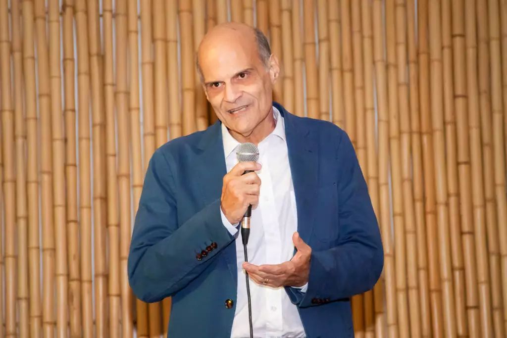 Paco Britto comemora mais um voo internacional em Brasília