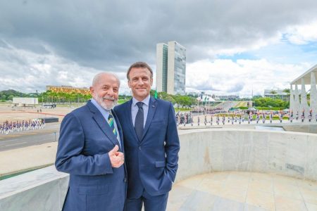 Recebido por Lula em Brasília, Macron exalta o sucesso da passagem de três dias pelo Brasil