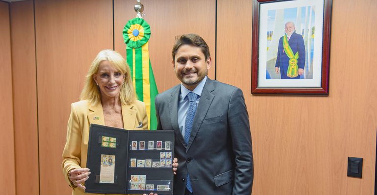 Embaixadora dos EUA conhece os programas de inclusão digital do Ministério das Comunicações