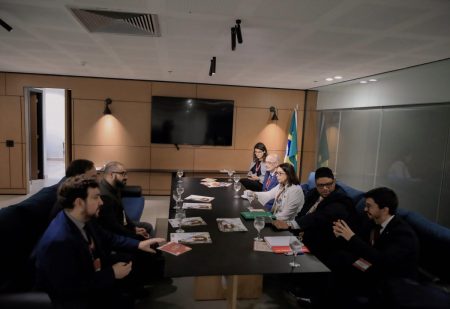 CAPES e MEC discutem parcerias com Colômbia e Chile