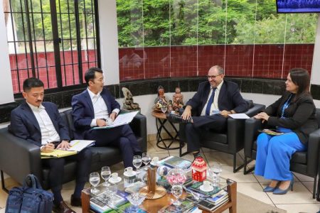 Embaixador do Japão realiza visita para diálogo sobre parcerias com a UFMS
