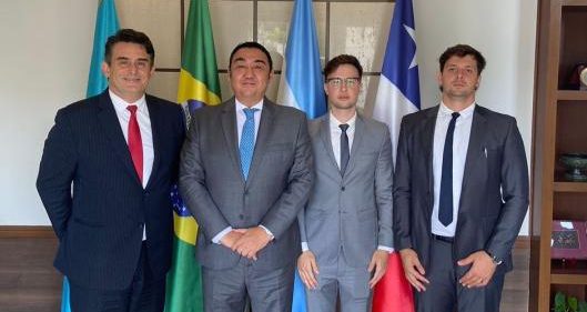 Embaixador do Cazaquistão se reúne com empresários do Paraná
