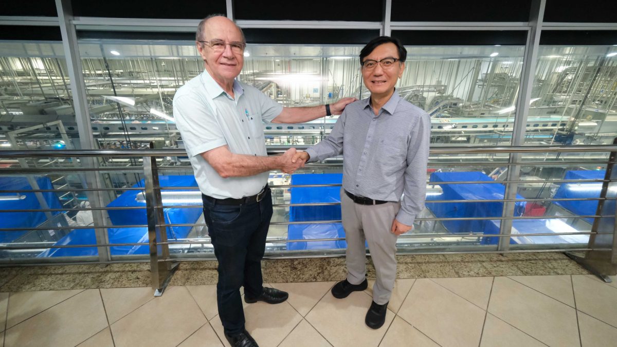 Embaixador da Coreia do Sul visita indústrias da C.Vale