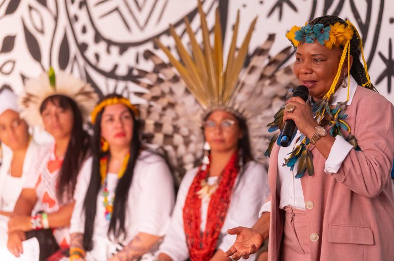 Ministra da Cultura se reúne com lideranças de mais de 30 povos indígenas