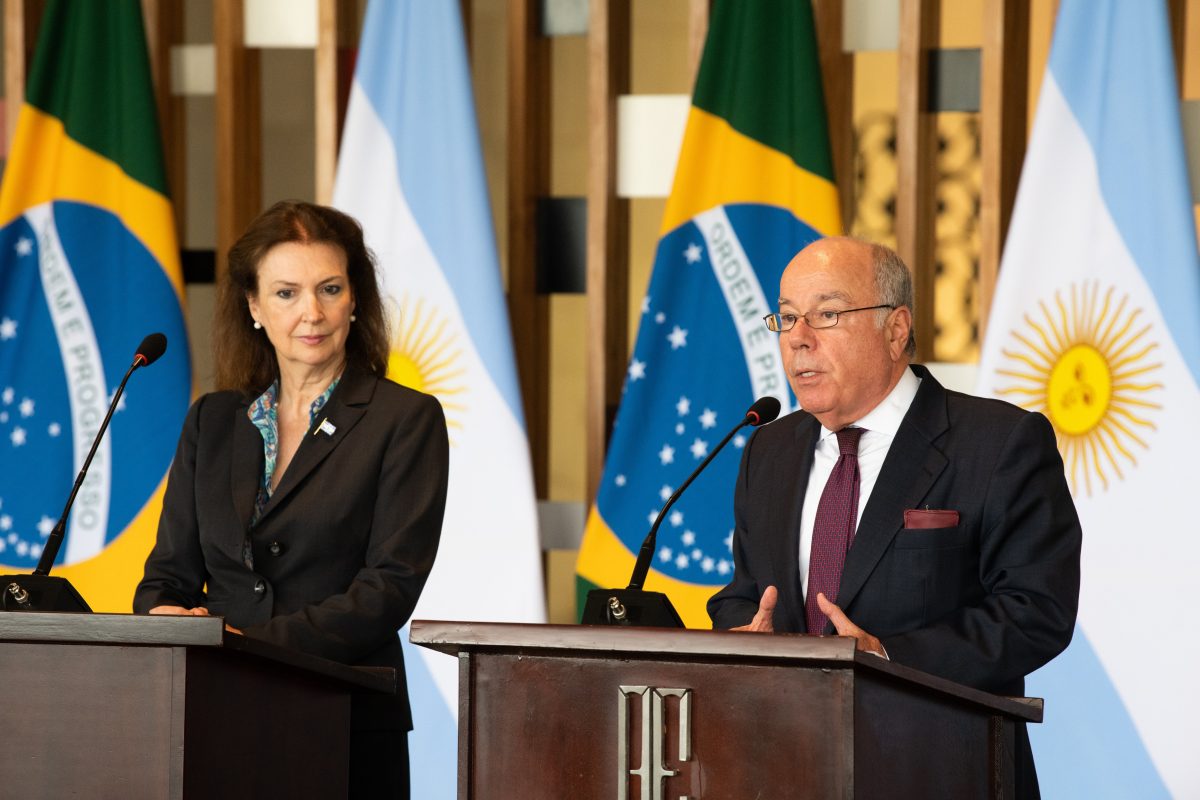 Chanceleres discutem relações bilaterais