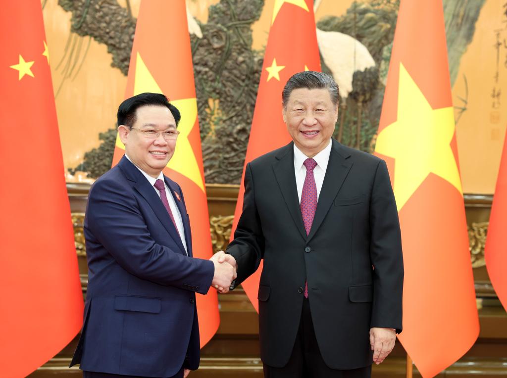 Xi reúne-se com presidente da Assembleia Nacional do Vietnã