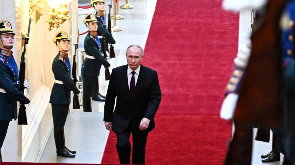 Vladimir Putin promete ‘vitória’ aos russos ao tomar posse para 5° mandato à frente do país