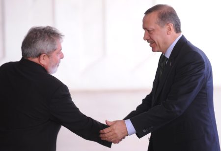 Lula conversa com presidente da Turquia e recebe solidariedade pela crise no Rio Grande do Sul
