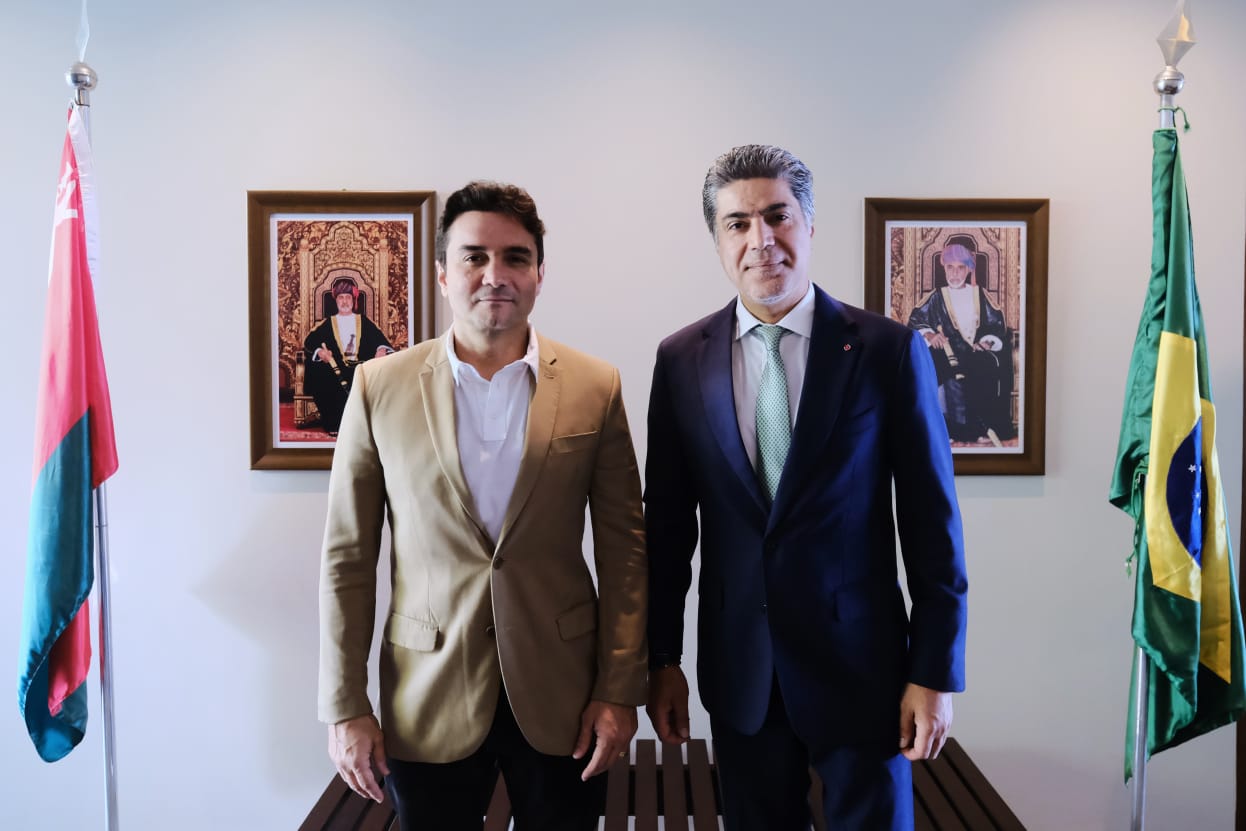 Embaixador de Omã recebe Ministro do Turismo