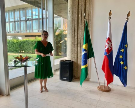 Embaixadora da Eslováquia recebe convidados para um “vin d’honneur” por ocasião da entrega de suas cartas credenciais ao Presidente Lula