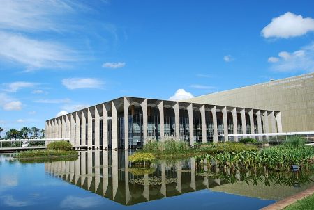 Lula recebe credenciais de oito novos embaixadores