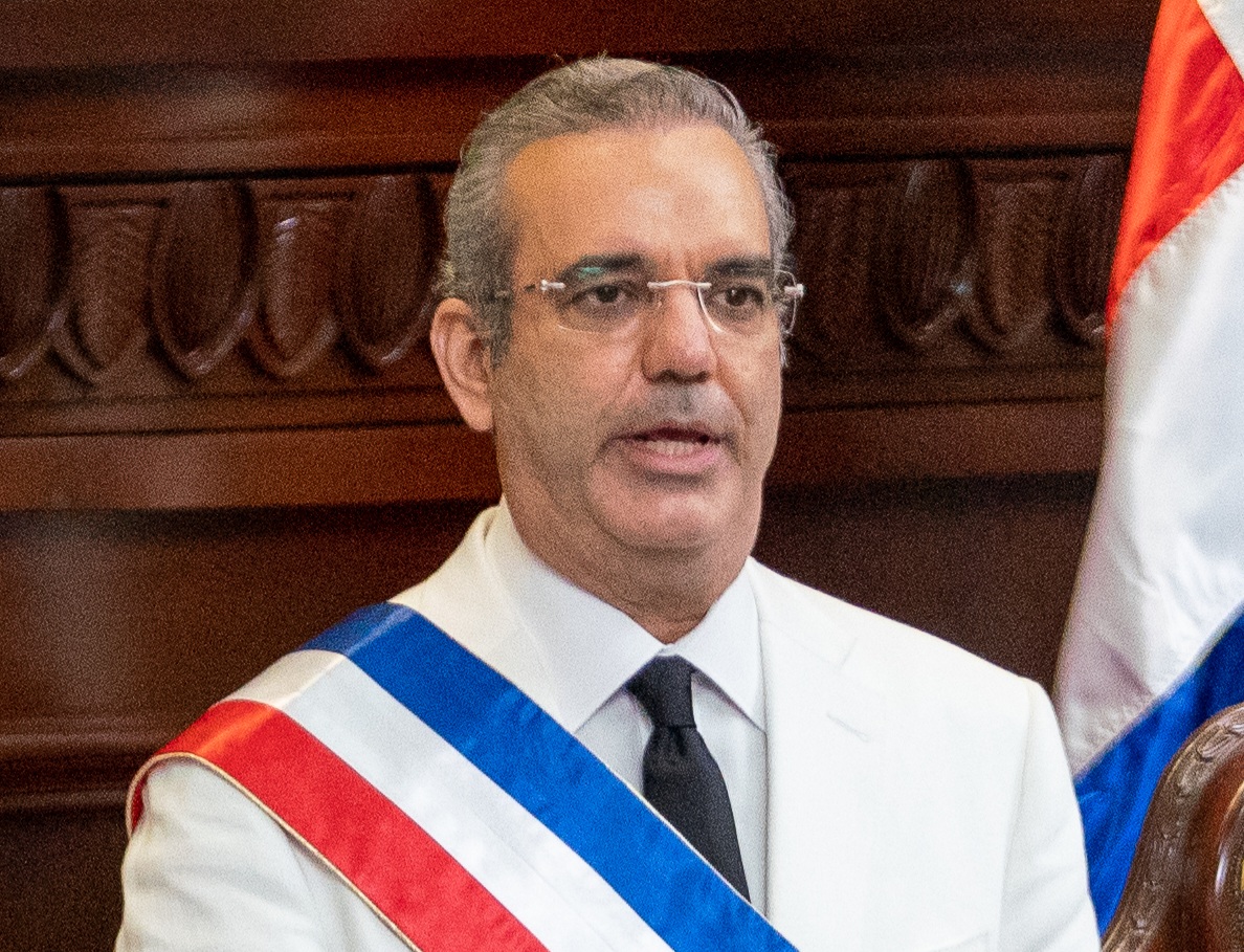 Luis Abinader é reeleito Presidente da República Dominicana
