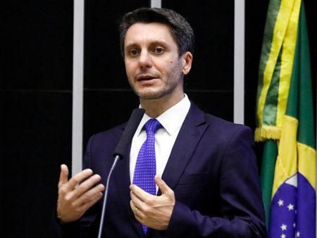 Secretaria discute com embaixadores quebra de patentes de medicamentos e da vacina contra a Covid-19