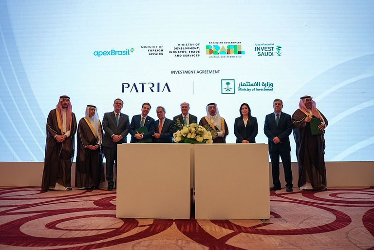 Governo assina acordos nas áreas de Defesa e Investimentos e amplia aproximação entre empresas brasileiras e sauditas