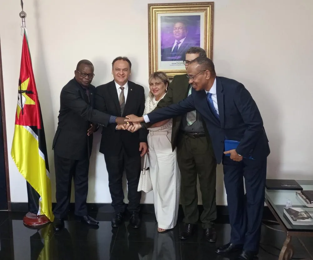 Embaixador de Moçambique recebe presidente da UBAM