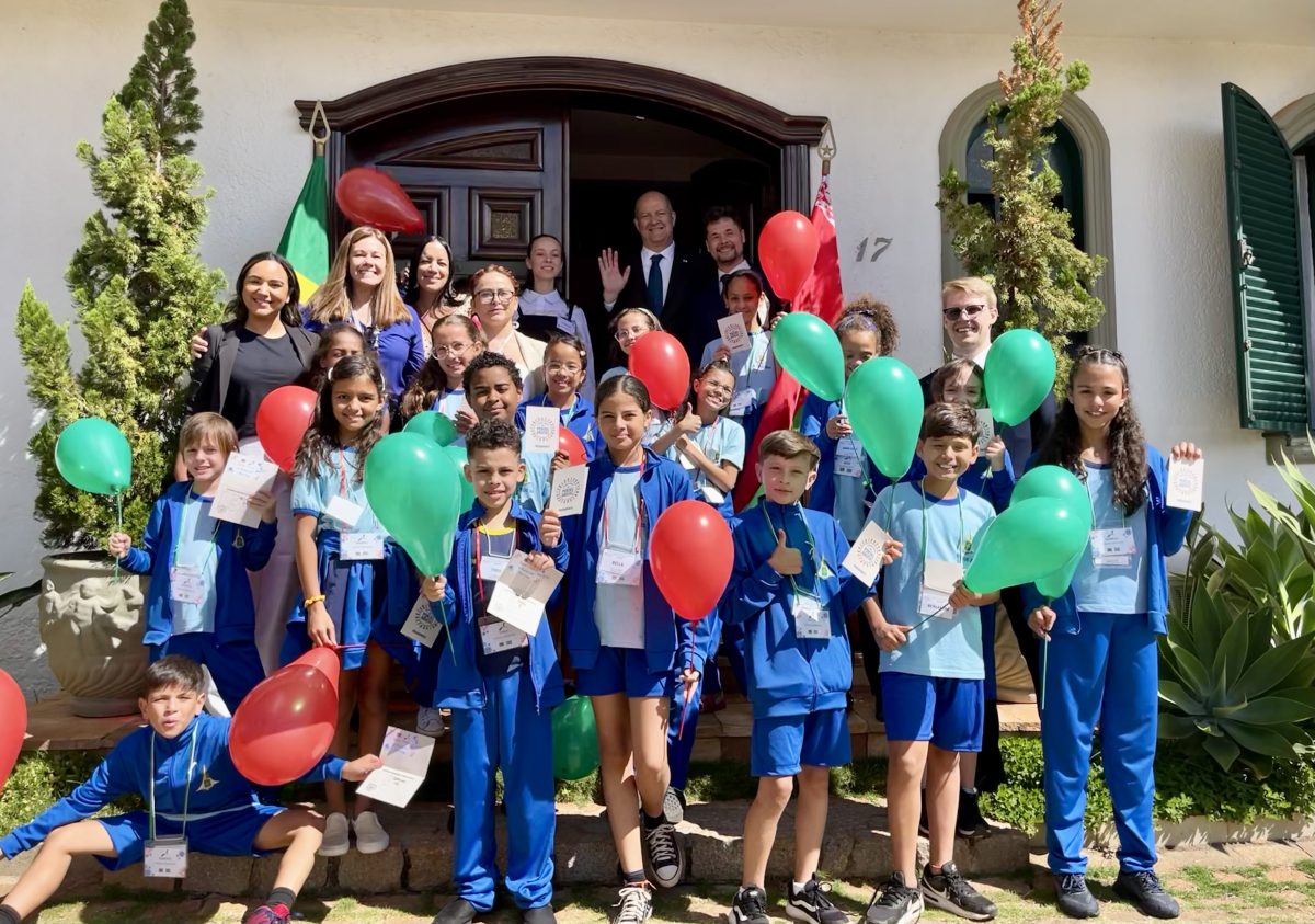 Embaixada de Belarus recebe alunos da Escola Classe