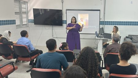 Estudantes do curso de Relações Internacionais debatem o direito à educação de meninas afegãs
