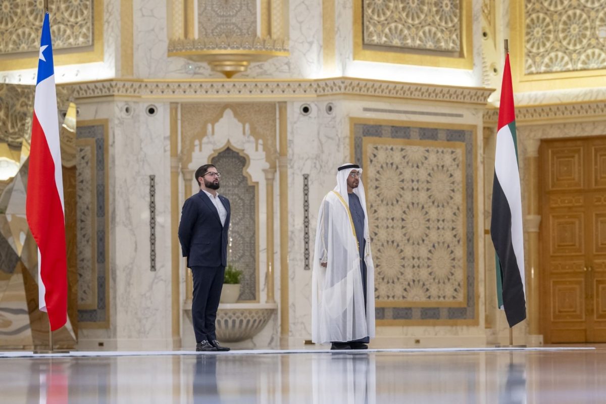 Líder dos EAU recebe presidente chileno em cerimônia oficial no Qasr Al Watan