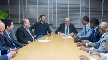SIC participa de reunião com Embaixador da Guiné