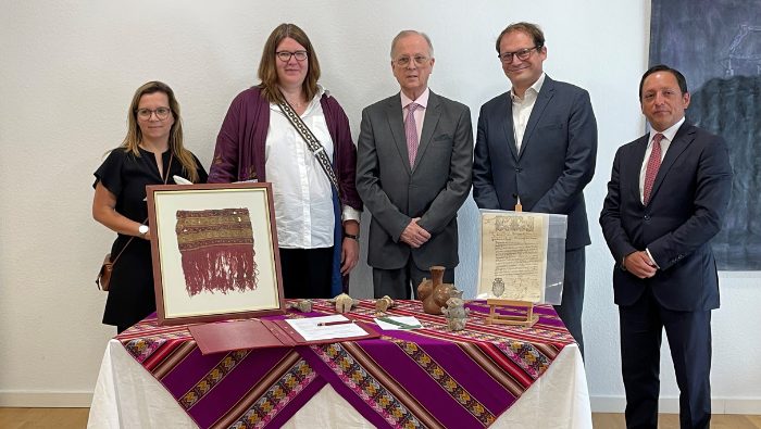 Peru recebeu oito bens culturais entregues pelas autoridades alemãs