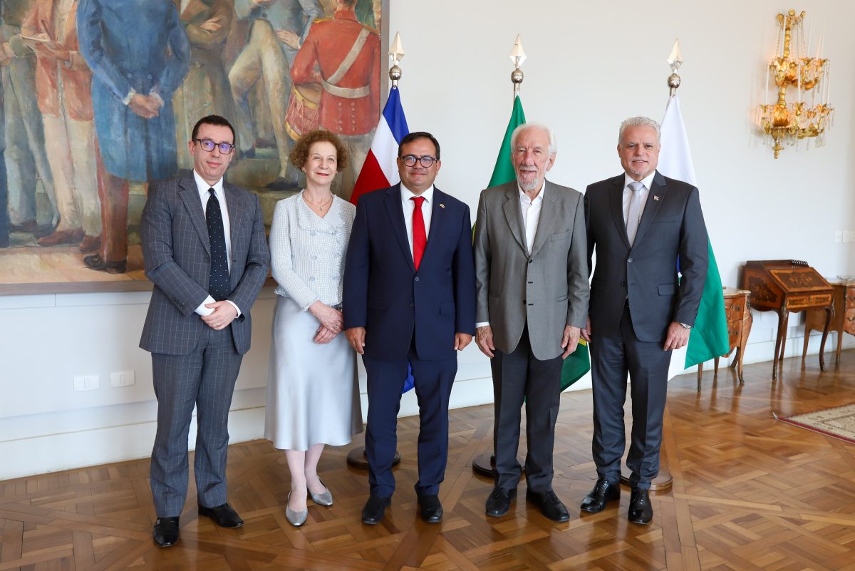Piana apresenta a Embaixador da Costa Rica bons resultados na educação e no turismo