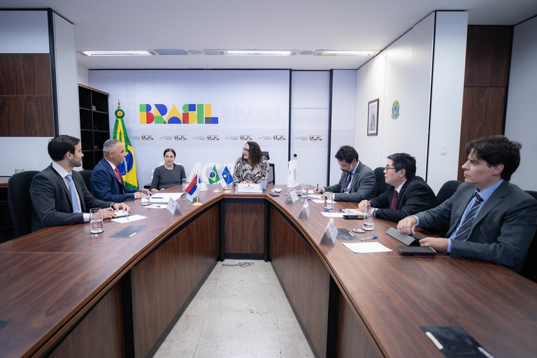 MCTI recebe Embaixador da Sérvia