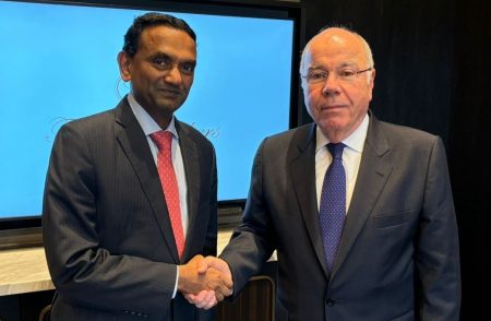 Em visita à Índia, Mauro Vieira recebe CeO da TCS